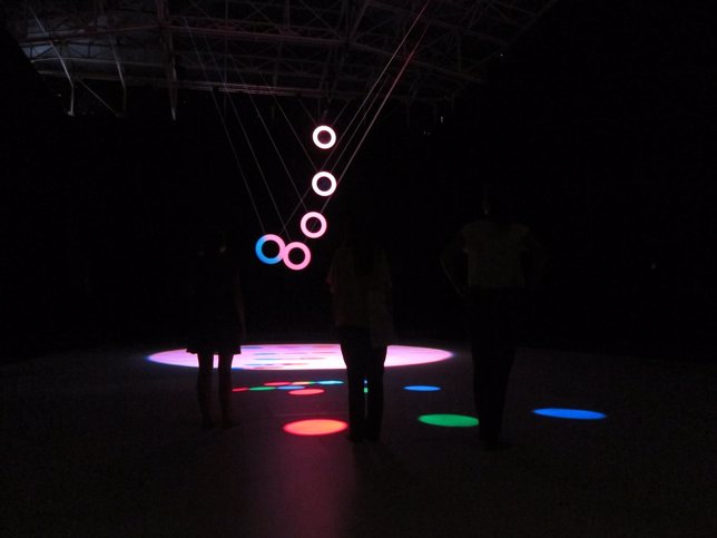 Escultura 'RGB/CMY Kinetic' del proyecto SónarPlanta
