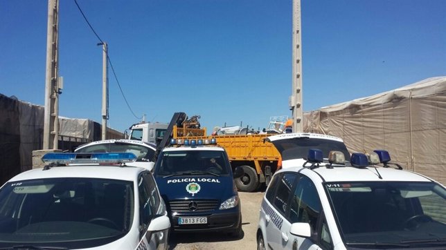 La Policía impide el acceso a Tierras de Almería ante los desalojos