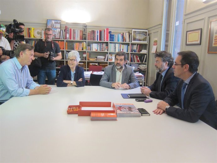 Reunión de soberanistas de UDC con Òmnium, AMI y ANC