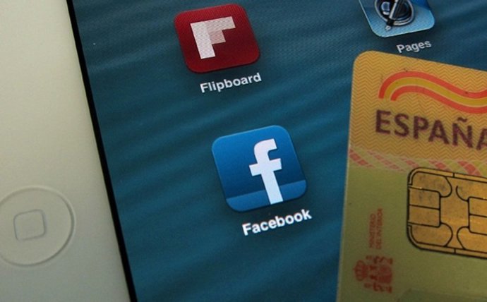 DNI electrónico y Facebook en un iPad