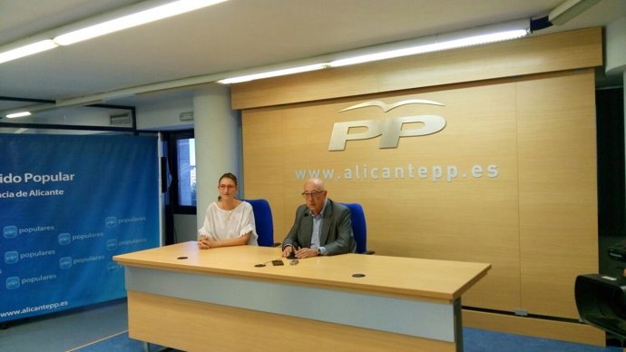 Julio de España junto a su hija Maria del Carmen de España