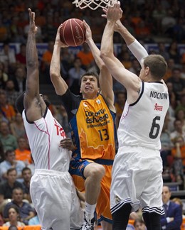 Valencia Basket vs Real Madrid Baloncesto, Vladimir Lucic, Andrés Nocioni