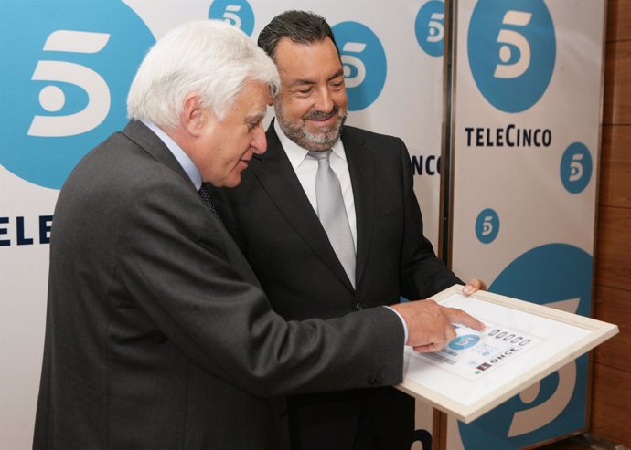 Paolo Vasile y Miguel Carballeda, cupón de la ONCE 25 aniversario Telecinco