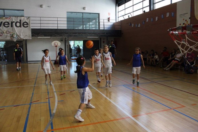 Escuela sociodeportiva de baloncesto de la Fundación Real Madrid