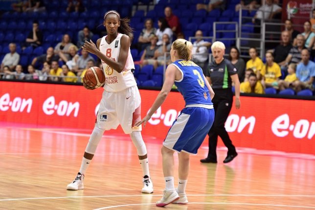 Astou Ndour con la selección española de baloncesto