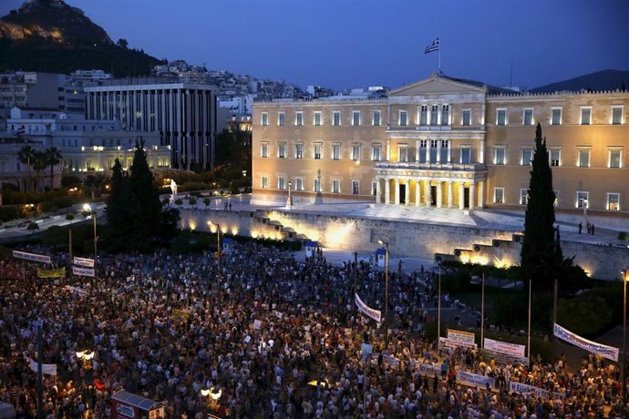 Manifestación contra la austeridad frente al Parlamento griego, en Atenas