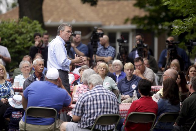 Jeb Bush durante la campaña para las primarias republicanas