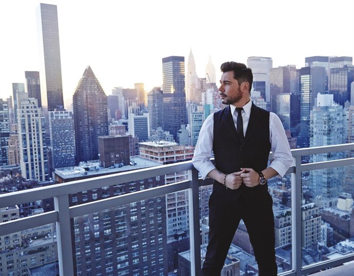 Miguel Poveda llega a Fibes