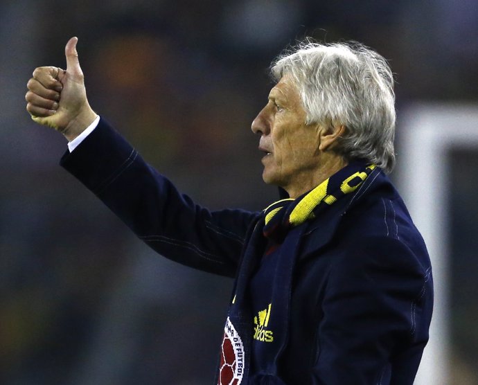 Colombia's coach Jose Pekerman gestures during his team's first round Copa Ameri