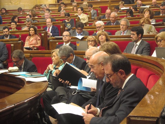 Artur Mas y consellers en el Parlament
