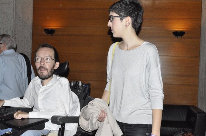 Violeta Barba, junto a Echenique