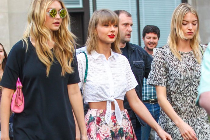 New York, NY - Taylor Swift and Gigi Hadid step out for dinner in New York City.