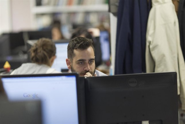 Oficina, ordenadores, trabajo, trabajando, empleo, desempleo, paro, trabajador