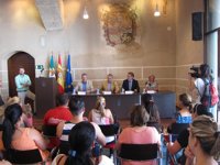 Casi una veintena de familias recibe viviendas sociales de promoción pública en Badajoz