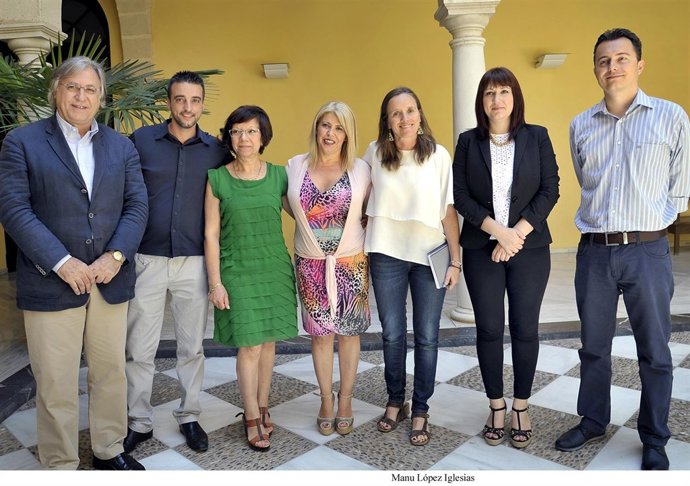 Mamen Sánchez, en el centro, con su equipo de gobierno                