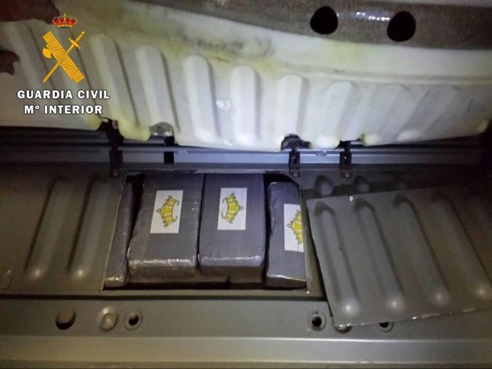 Cocaína oculta en furgonetas