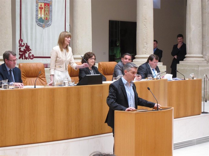 Germán Cantabrana, diputado de 'Podemos' promete en el Parlamento