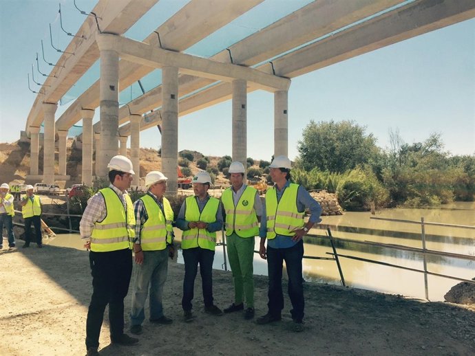 Valdivielso (c) en el puente sobre el río Guadalquivir en Puente del Obispo