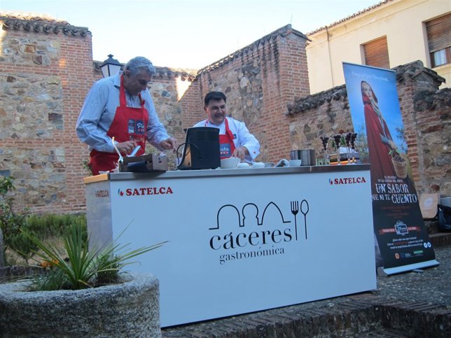 Fernando Romay y Pepe Valadés se ponen el delantal en Cáceres