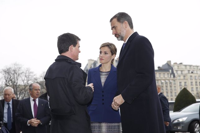 Felipe VI, la Reina Letizia y Manuel Valls