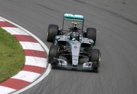 Rosberg domina por delante de Hamilton en los primeros libres