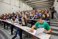 Andalucía, primera CCAA que destina tres millones para becas del B1