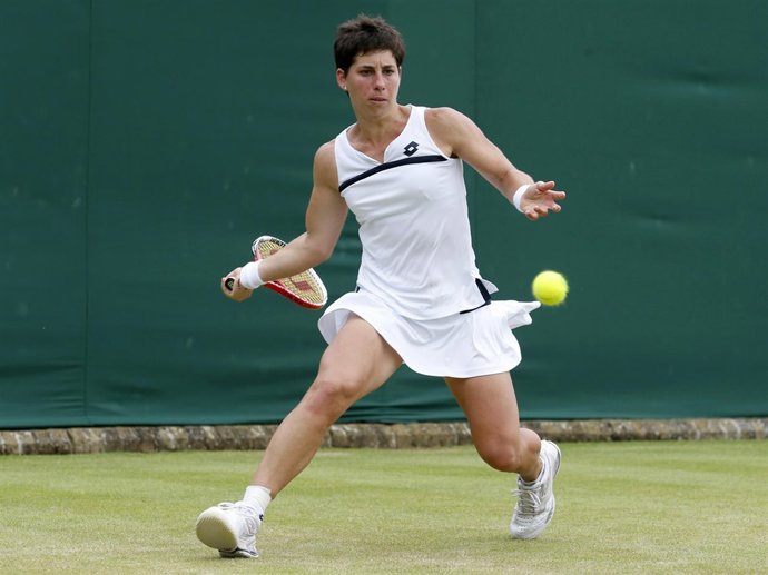 Carla Suáez en un torneo de hierba