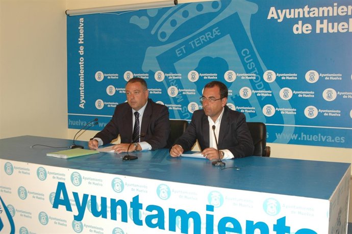 Los Concejales Del Ayuntamiento De Huelva, Juan Carlos Adame Y Ángel Sánchez.