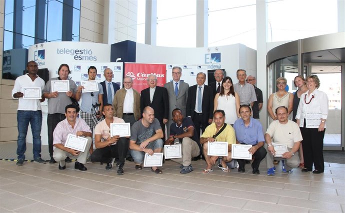Entrega de diplomas a alumnos curso Endesa-Cáritas