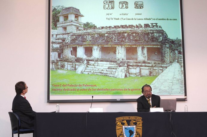 Investigadores del Centro de Estudios Mayas, de la UNAM