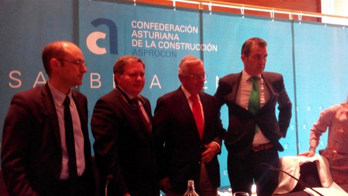 El presidente de (CAC) - Asprocon, Martínez, en la Asamblea General.