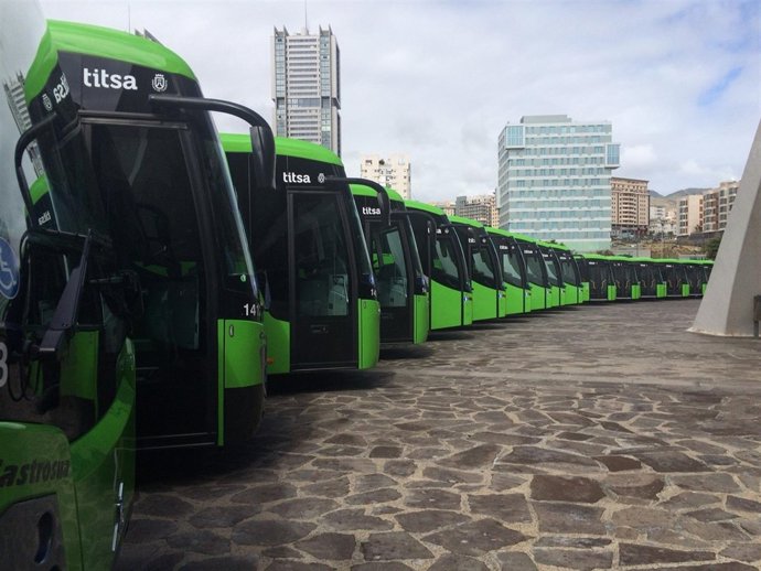 Flota de guaguas Titsa