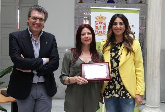 Nieves Chillón recoge premio de Poesía