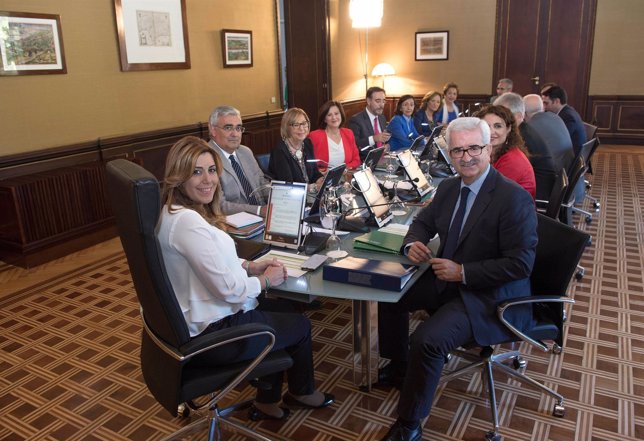 Díaz preside el primer Consejo de Gobierno del nuevo Ejecutivo