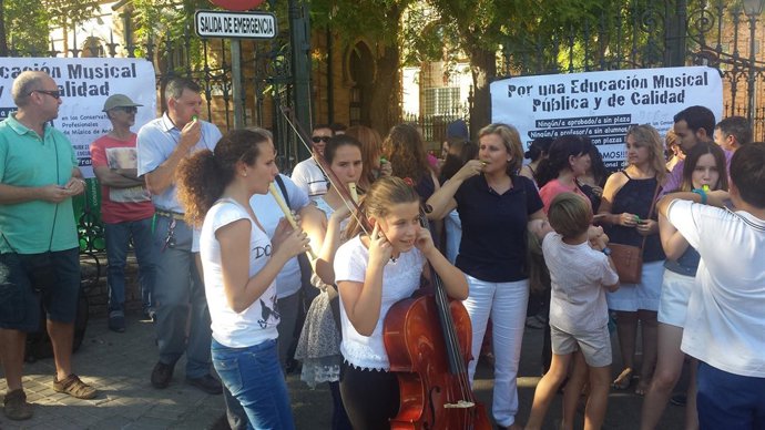 Manifestantes por la falta de plazas para alumnos aprobados en conservatorios