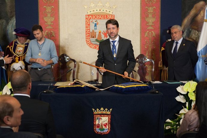 Toma de posesión de Carlos Alonso