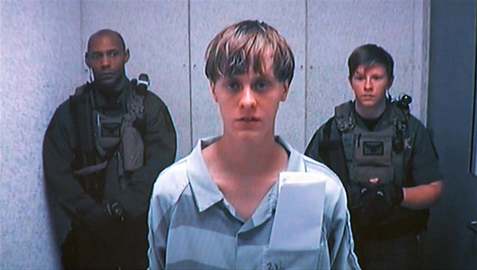 Dylann Roof, autor de la masacre de Charleston, comparece ante el juez