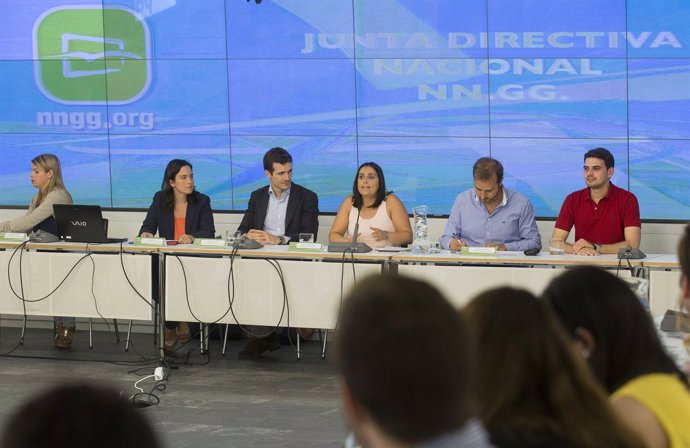 Beatriz Jurado y Pablo Casado en la Junta Directiva Nacional de NNGG
