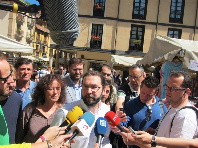 Emilio León, en declaraciones a los medios. 