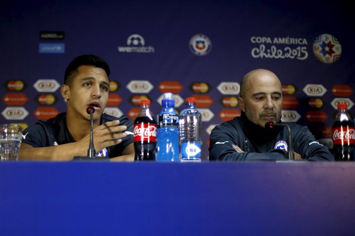 Chile's national team soccer coach Sampaoli and Sanchez deliver a news conferenc