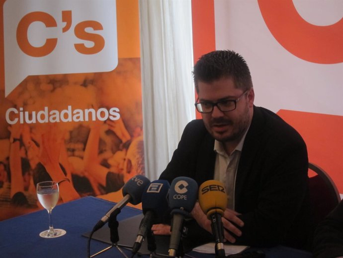 Fran Hervías de C's en rueda de prensa en Oviedo.