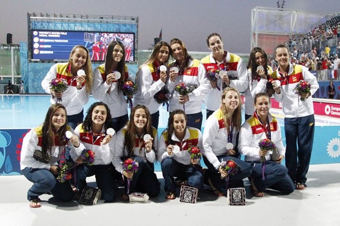 Selección española de waterpolo femenino, plata en Bakú