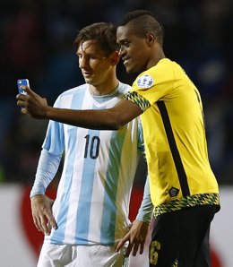 Jamaica Brown Argentina Messi selfie