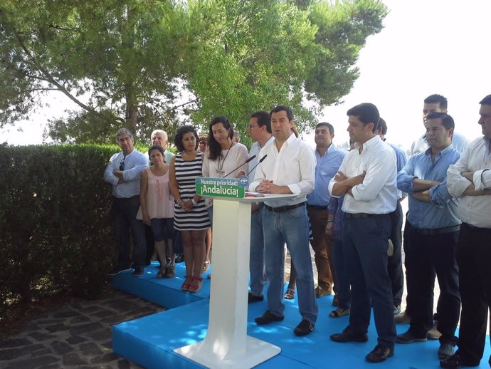 El presidente del PP andaluz, Juanma Moreno, en Ayamonte (Huelva).