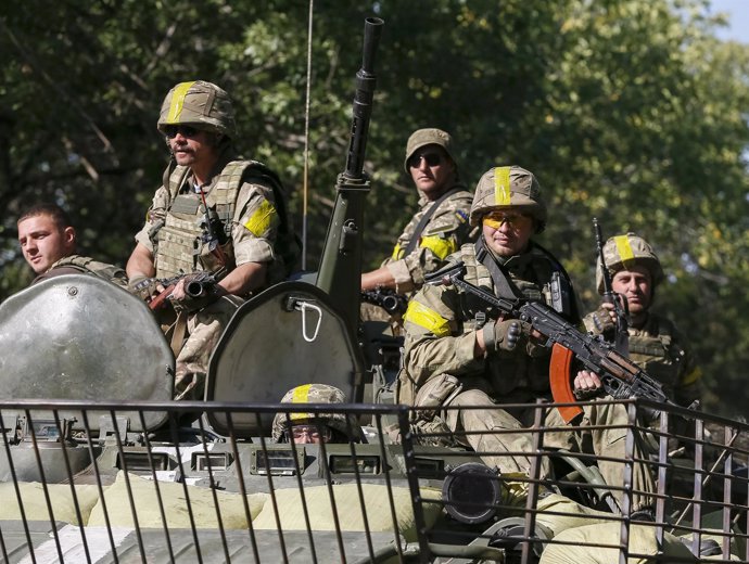 Soldados de Ucrania en un tanque