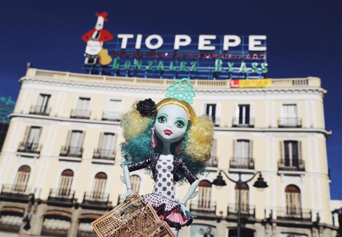 Lagoone frente al edificio de 'Tio Pepe'