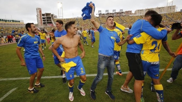Las Palmas resurge de sus cenizas para alcanzar el cielo de la Primera División
