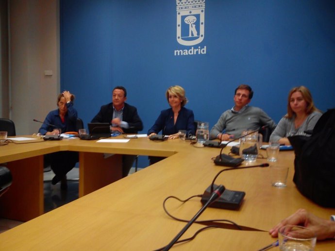 Aguirre en la primera reunión del grupo municipal popular