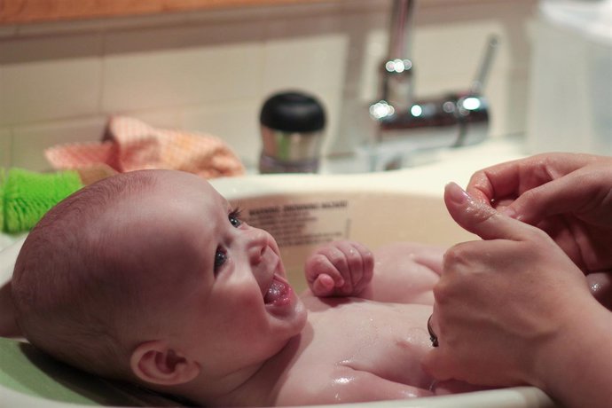 Bebé, baño.