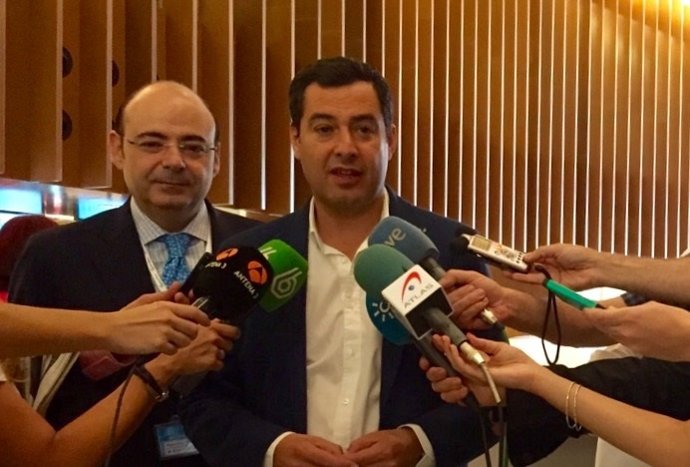 Juanma Moreno y Sebastián Pérez en el #TATGranada